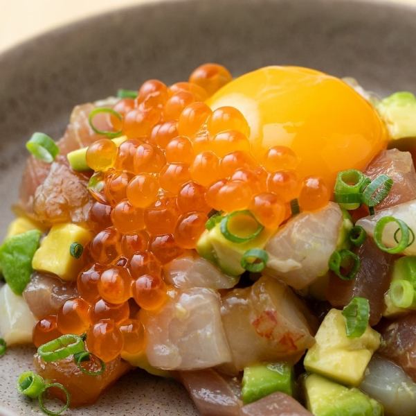 【大人気】新鮮な魚介を使用したaiko特製海鮮タルタル/1,298円 (税込)