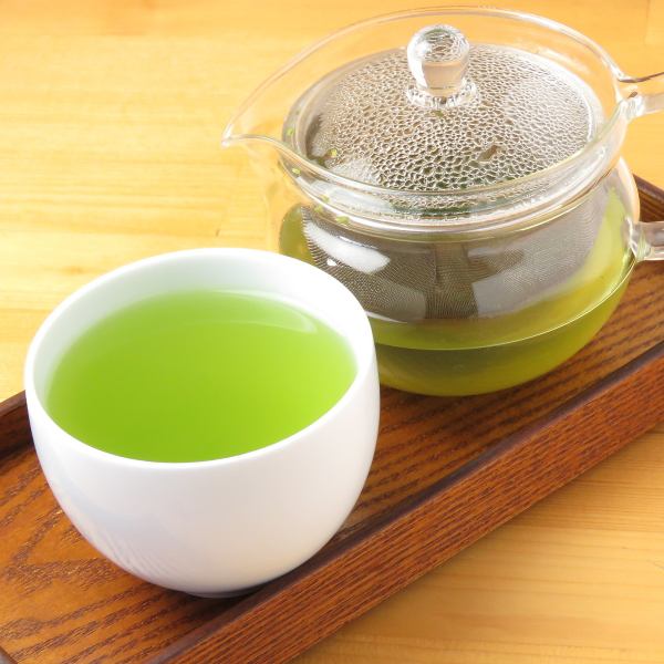 We are particular about tea! You can use it at a coffee shop, but alcohol is also available.[Various drinks from 450 yen]