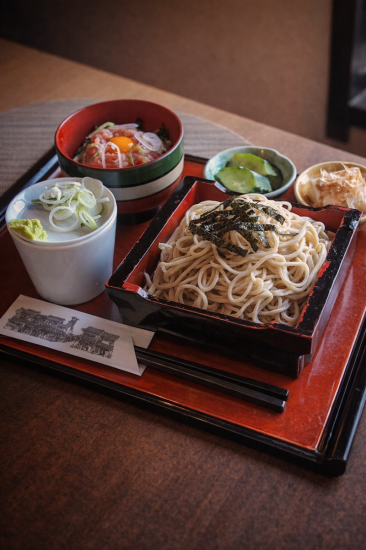 麺つゆ継ぎ足し60年の老舗そば