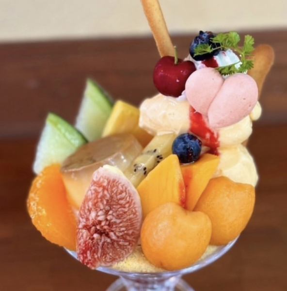 当店看板メニュー！【フルーツパフェ各種◎】