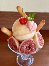 桃といちじくのパフェ