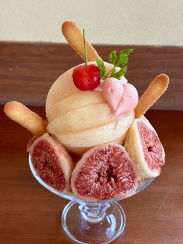 桃といちじくのパフェ