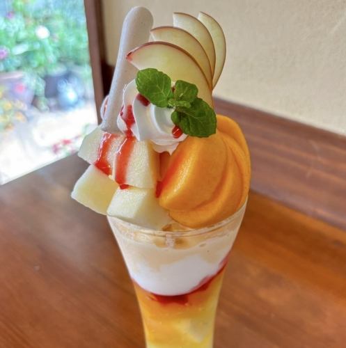 秋王とシナノスイートのパフェ