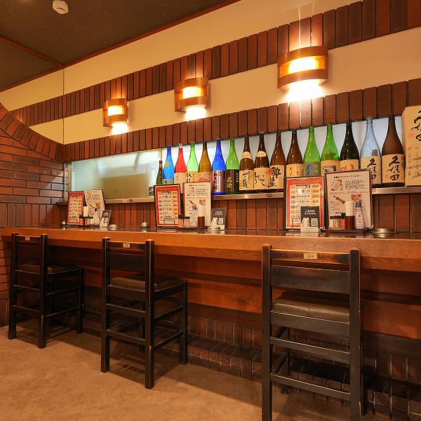 小田急小田原線『秦野駅』北口より徒歩1分の好立地に位置しています!駅近で場所も分かりやすいため、待ち合わせにも最適です♪仕事帰りの一杯や、ご友人との楽しいひとときにも便利♪階段を昇った2Fに入口があり、落ち着いた雰囲気の店内が広がっています!ぜひ、気軽に足を運んでみてください♪