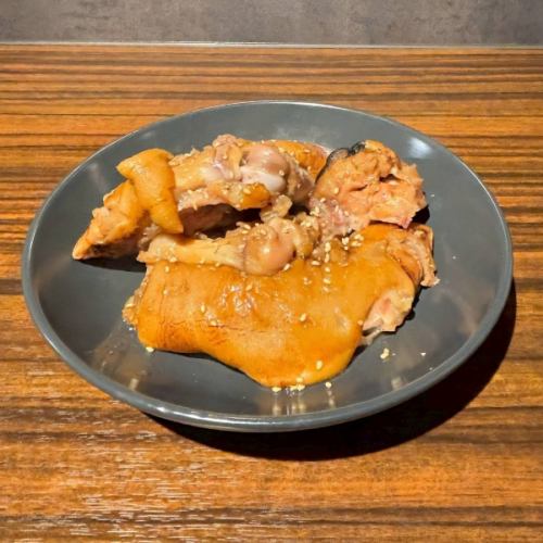 箸でほぐれる ほろほろ豚足