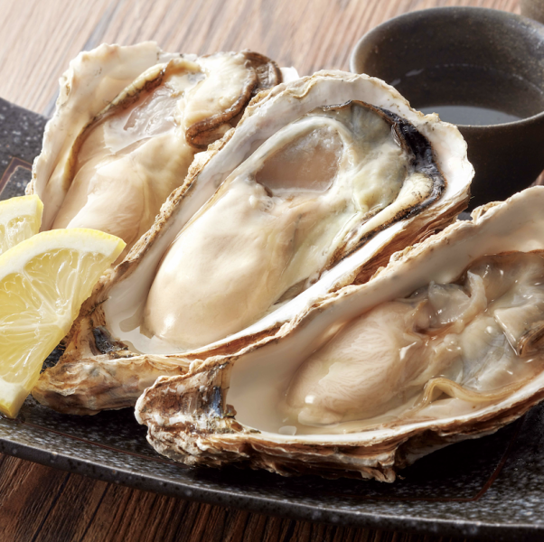 [4 minutes walk from JR Mitaka Station] We offer a wide variety of sake accompaniments.We recommend carefully selected fresh ``raw oysters.''