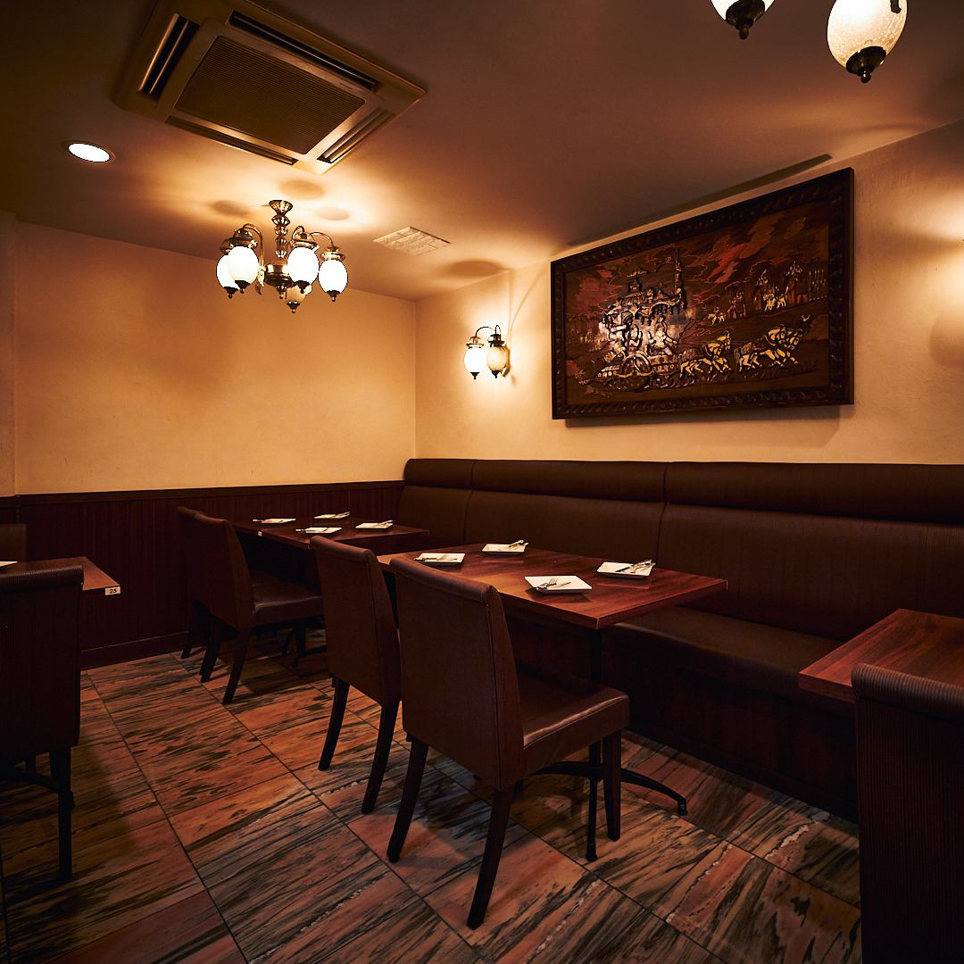 It's a private room, so you can have a date or surprise without worrying about the people around you!