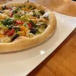 彩り野菜達と生ハムのピッツァビアンカ