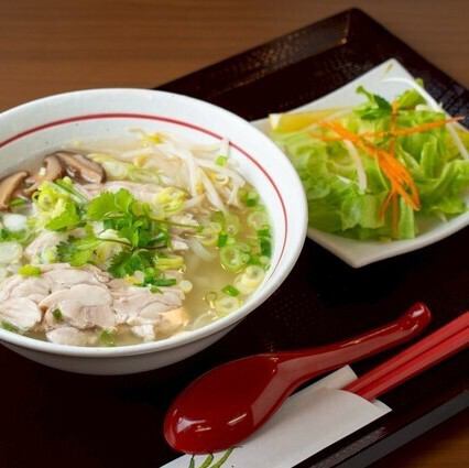 ランチタイムは通常よりお得にこだわりお料理を注文できます◎