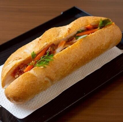店内で焼き上げる「自家製バインミー」