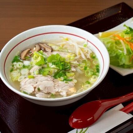 選べる2つの食感◎大人気のヘルシー「鶏肉フォー」