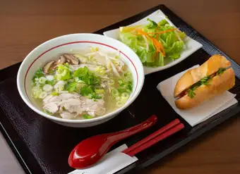 半バインミーセット 鶏肉フォー