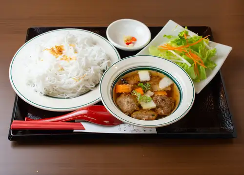 半バインミー + 揚げ春巻き or 生春巻きセット ハノイ風ブンチャー