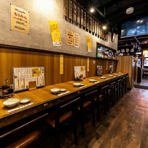 広々としたカウンター席が8席ございます。お1人様のご利用も大歓迎です♪