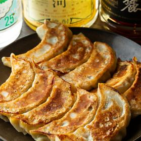 国産食材を使用した自家製『焼き餃子』●330円/3個