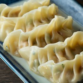 由熟练厨师烹制的令人自豪的菜肴