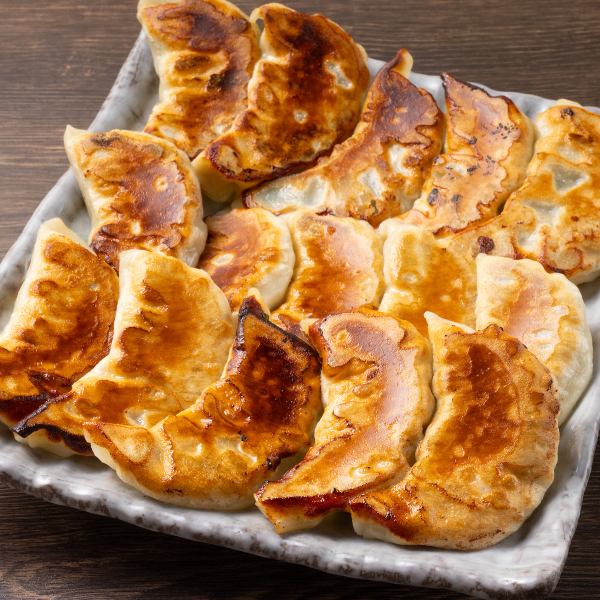 国産食材を使用した自家製『焼き餃子』●330円/3個