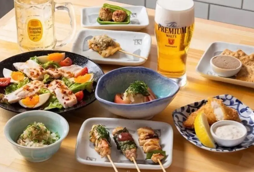店舗独自のオリジナルメニュー多数!メインの串はもちろん、大人気の〆ラーメンやデザートのカタラーナも◎