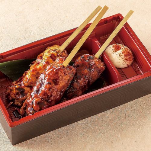 Oyamadori meatball skewers with cartilage 3 pieces (sauce)