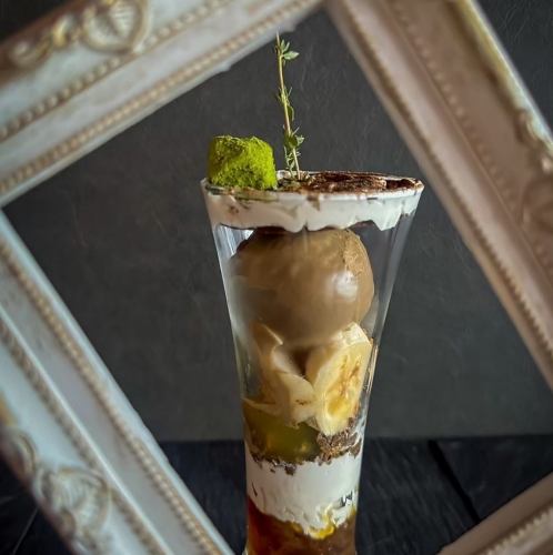 Roasted green tea and banana parfait [Basho]