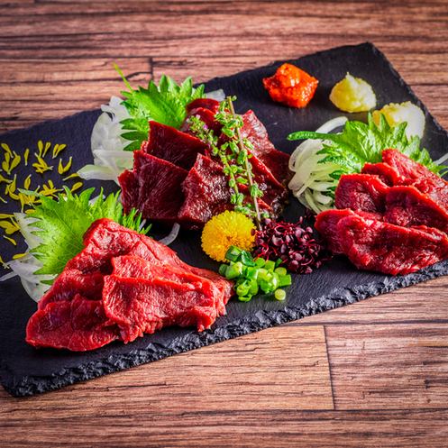 Directly delivered from the production area! We are proud of the exquisite horsemeat sashimi from Aizu, Fukushima Prefecture.Enjoy with condiments
