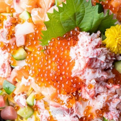 割烹カウンターと個室の大人が集う店。美味しい熟成刺身と海鮮割烹ならサカナで決まり。