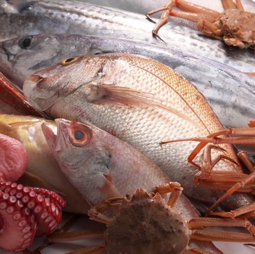 用盐腌制花干海藻，充分发挥其鲜美的刺身