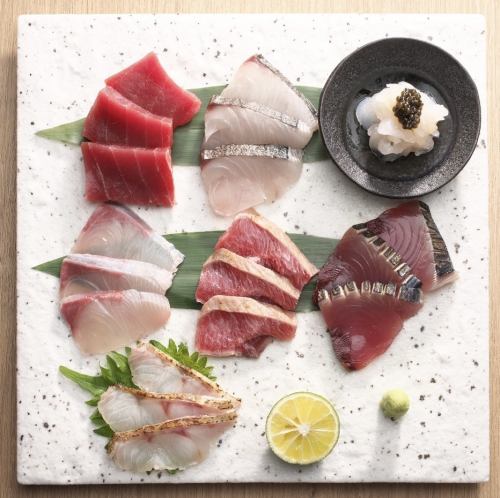 美味熟成生鱼片和清酒