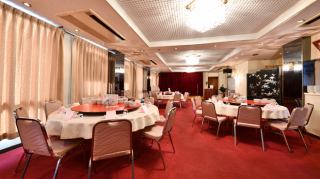 For parties of 30 or more, we will guide you to the large banquet hall on the 7th floor (large room available for private use).Maximum 100 people allowed.(For parties of 70 or more, it will be a standing reception.Please contact us by phone first.)