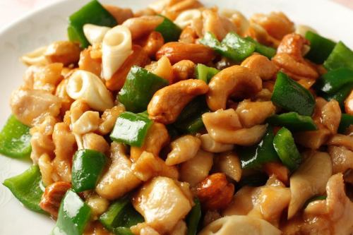 Stir-fried chicken and cashew nut