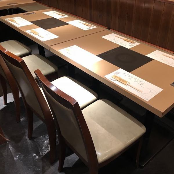 Table seats where you can eat calmly are also suitable for dates and girls' gatherings ◎