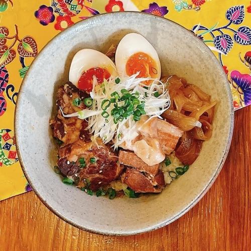 ラフテー&ソーキ両盛り丼