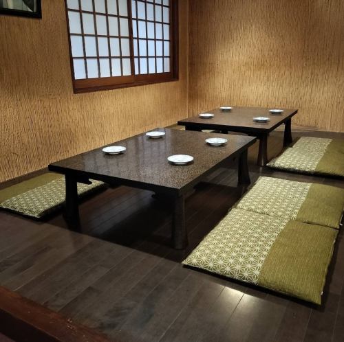 4名様掛けと2名様がけの座敷席をご用意しております。