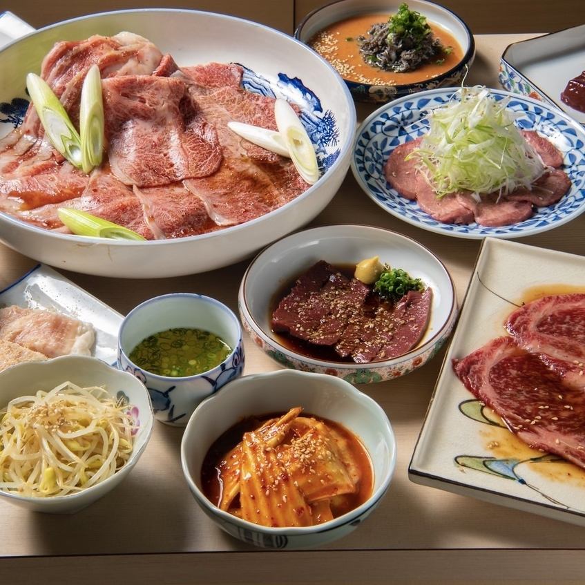 Our specialty is thick-sliced tongue and A5 Kuroge Wagyu beef! Draft beer is a bargain at 190 yen!