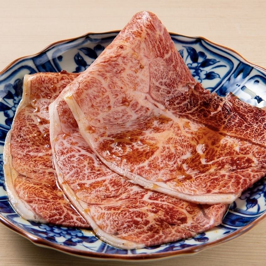 本店引以为豪的厚切牛舌和A5级黑毛和牛！生啤190日元超值！