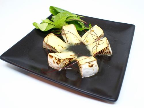 Roasted camembert with honey