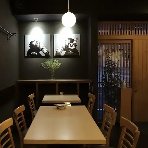 落ち着いた店内でゆっくりとお寛ぎいただけます。