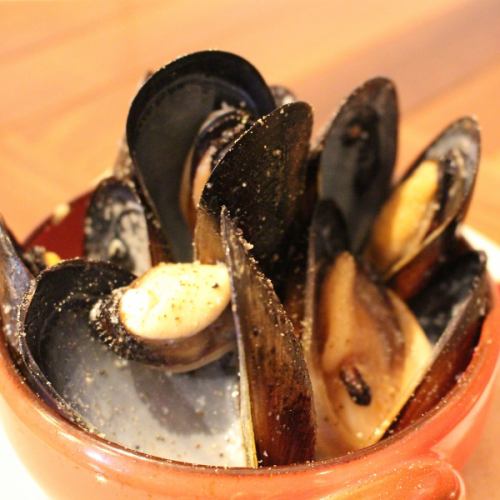 Mussels steamed in Sicilian white wine