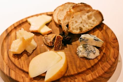 Italian cheese platter