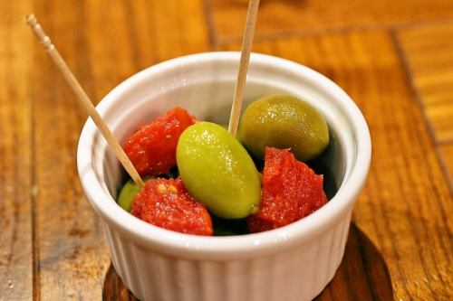 Thick Sicilian green olives and dried tomatoes