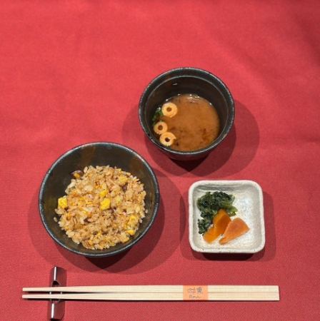 ガーリックライス(味噌汁・香の物付き)