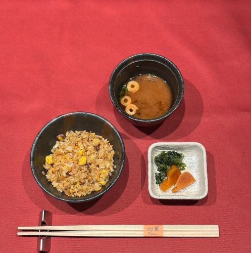 ガーリックライス(味噌汁・香の物付き)