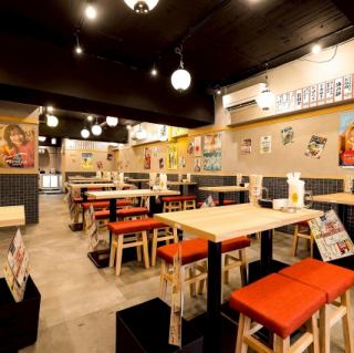 広々とした店内で、ごゆっくりお食事をお楽しみください！単品飲み放題もあり！少人数でもお1人様でもご利用いただけます！