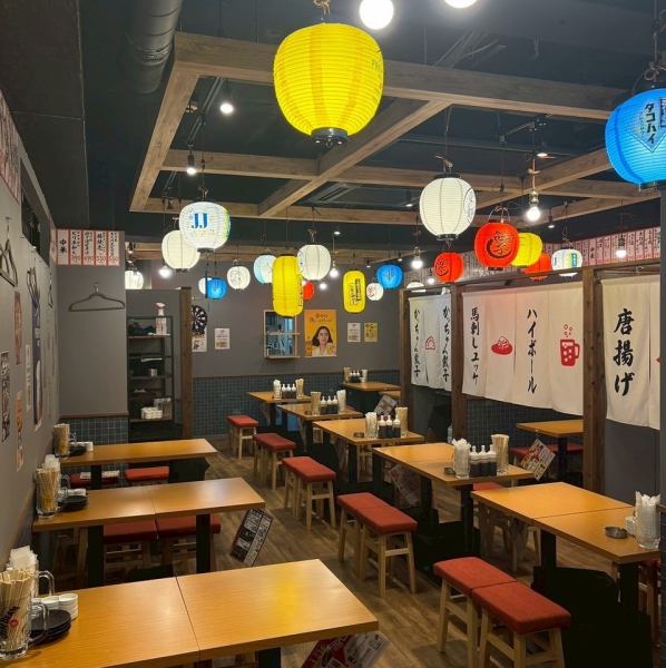 フロア貸切最大100名迄●昭和感溢れるノスタルジックな店内●昭和レトロな店内は、インテリアにもこだわっています。≪昔ながらの大衆居酒屋≫の雰囲気は、誰でも立ち寄りやすい居心地のいい空間です。