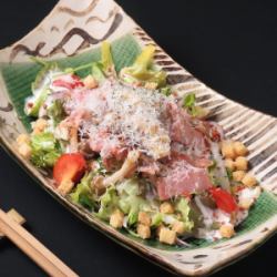 베이컨과 버섯 시저 샐러드