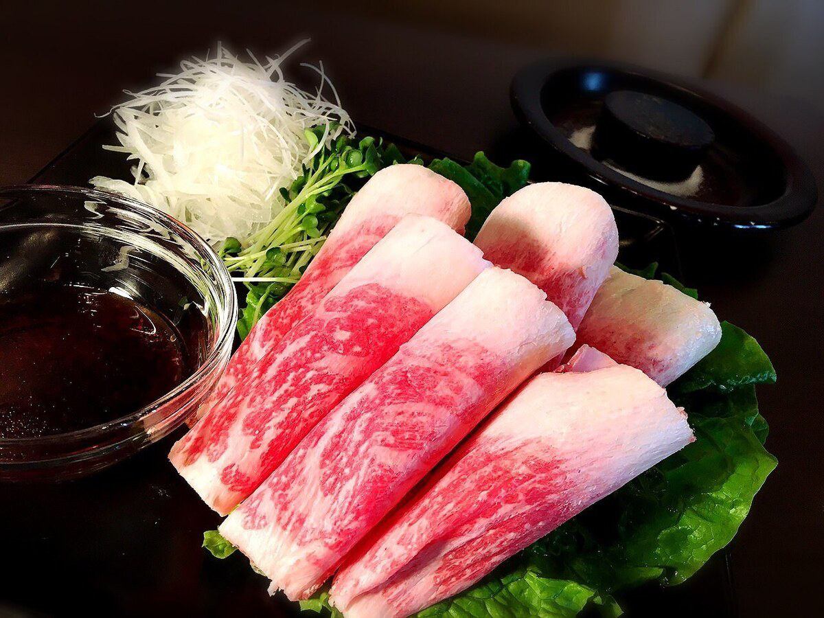 We also recommend meat dishes such as the specialty kouene, sukiyaki, and shabu-shabu.