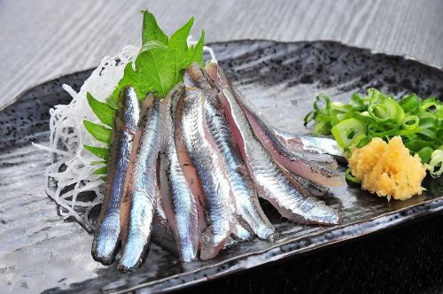 Small sardine sashimi (seasonal)