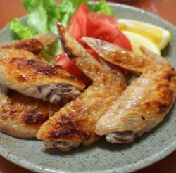 Salt-grilled chicken wings