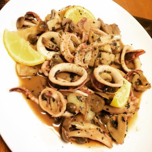 Sauteed mushrooms and mushrooms in butter
