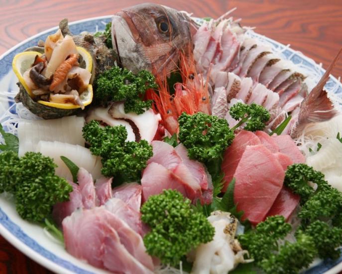 我们将根据您的预订准备生鱼片。招待的理想选择。